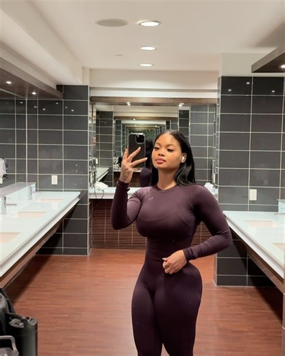 ANNABELLE HAYES 🇬🇭🇵🇭 on Instagram: "When the cut is showing cutting 💪🏽 New Workout vlog is live on my YouTube 🫶🏽 - Outfit Details: @vqfit @vqfitwomen Code “Annabelle”"