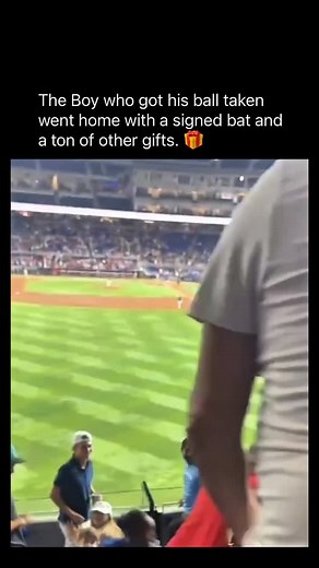 Fboy Problems on Instagram: "Harrison Bader hit a brilliant home run into the crowd during the Philadelphia Phillies’ victory over the Miami Marlins on Friday night. But an ugly incident unfolded in the aftermath of Bader’s homer as a female Phillies fan couldn’t stand missing out on taking the ball home. Announcers on the Marlins broadcast labelled the situation as ‘weird’ and suggested that the kid should be given another ball to take home with him. That’s exactly what happened in the end as a