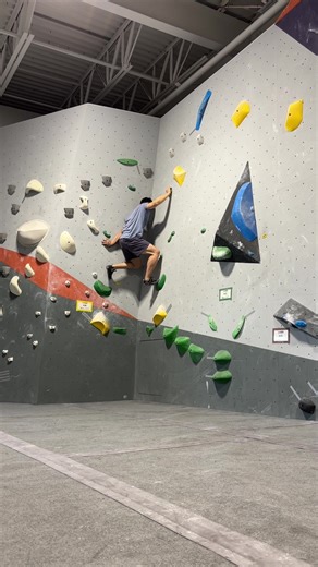 #climbingtiktok #bouldering #climbing #boulderingtiktok #pushinglimits