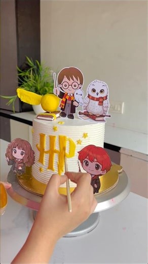 Harry Potter cake decorating🥳#shortsfeed #cakedesign #birthdaycake #themecake #kidscake