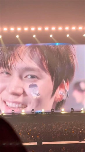 용돌이 스티커 붙이는 돌자님🪨 in RIIZING LOUD Special Edition in Tokyo Dome #riize #라이즈 #은석