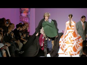 Brüno (2009) - Trouble in Milan