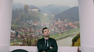 957K views · 892 reactions | Jim visits the First Lady's hometown and learns Melania isn't the only one attempting to cash in on the Trump name. Tune in to a brand new episode tonight at 10:30/9:30c on Comedy Central. | The Jim Jefferies Show | Facebook