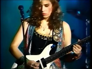 Eternal Flame 现场版 中英字幕(Kuailesongsjf制)