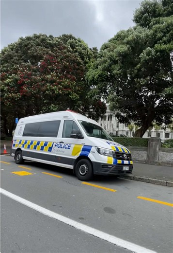 WFA Responding and NZP Team Policeing Van gearing up for a protest at parliament 🪧📢 #wellingtonemergencymedia #protest #code1 #nzp