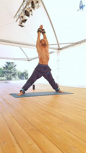Spaccata frontale & Pilates 💪🏻 Un bellissimo allenamento di livello avanzato per - per migliorare la tua spaccata frontale - aumentare la forza e la flessibilità globale - allenare la mobilità del bacino - migliorare coordinazione ed equilibrio Con questi allenamenti i vantaggi che ottieni in tutto il corpo sono assoluti. Per arrivare a questa lezione hai centinaia di allenamenti propedeutici preparativi che ti conducono a questo punto da qualsiasi livello tu parta. Sono tutti qui ⤵️ https://d
