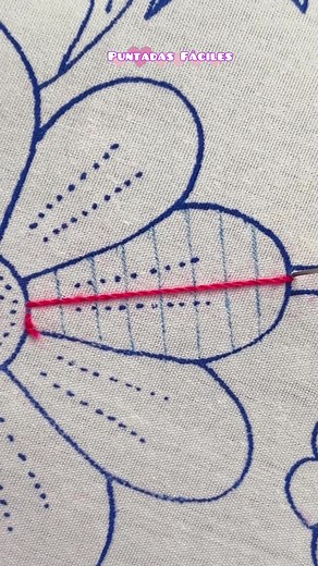 Flor Bordada a Mano: Puntada de Relleno para Diseños