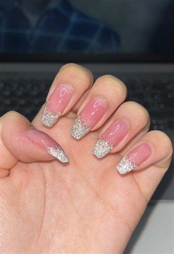 Unhas Fáceis e Lindas Para o Ano Novo