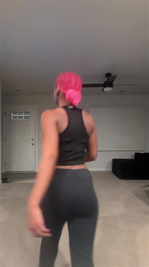 ladyluu2u (@letitoutlu)’s video of tiktok dance 2025