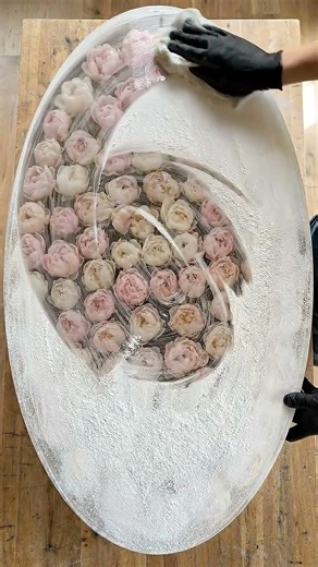 A literal garden INSIDE a coffee table?! 😱🌷 #epoxy #resinart #epoxyresin #homedecor #satisfying