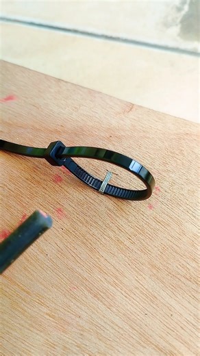 Very creative idea, making clamps for electrical cables #tips #eletrical