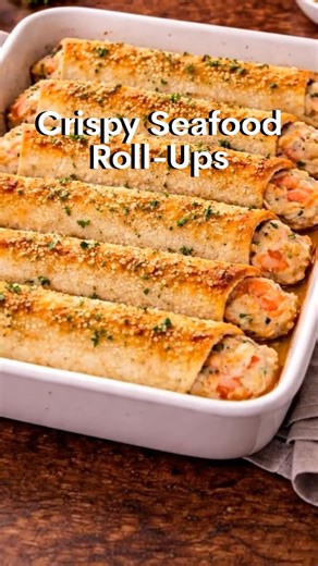Crispy Seafood Roll-Ups Golden, crunchy on the outside and creamy on the inside—these Crispy Seafood Roll-Ups are perfect as an appetizer, party snack, or easy dinner. Simple ingredients, big flavor, and no frying required. 🛒 Ingredients 8–10 spring roll wrappers or thin tortillas 1 cup cooked shrimp, finely chopped ½ cup crab meat (or imitation crab), chopped ½ cup cream cheese, softened ½ cup shredded mozzarella or Monterey Jack cheese 2 tbsp mayonnaise 1 tbsp lemon juice 1 garlic clove, minc
