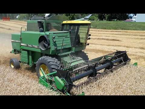 JOHN DEERE 7720 Turbo Combine Harvesting Wheat