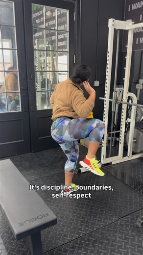 Strength isn’t just physical. It’s discipline. Boundaries. Self-respect. When you train, you’re teaching effort. When you commit, you’re teaching consistency. Strong moms don’t just talk about resilience — they model it. You getting stronger changes the culture of your home. #mombodyrebuild #momselfcare #healthymomlife #WomensHealthJourney #StrengthTrainingForWomen | Roderick Brothers
