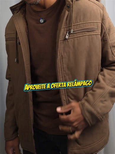 Uma jaqueta masculina assim é daquelas peças que vale ter no guarda-roupa 👀 Ela é forrada por dentro, tem capuz removível, zíper frontal e um visual casual que combina fácil com vários estilos. Boa para usar nos dias frios, no trabalho, em viagens ou quando você quer sair mais arrumado sem pensar muito. Confira no carrinho 🛒 #JaquetaMasculina #ModaMasculina #LookMasculino #AchadinhosTikTok #tiktokshopbrasil