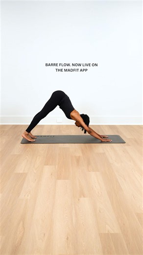 This 20 min Barre Flow is a continuous sequence of fluid movements that never hits pause 🌀