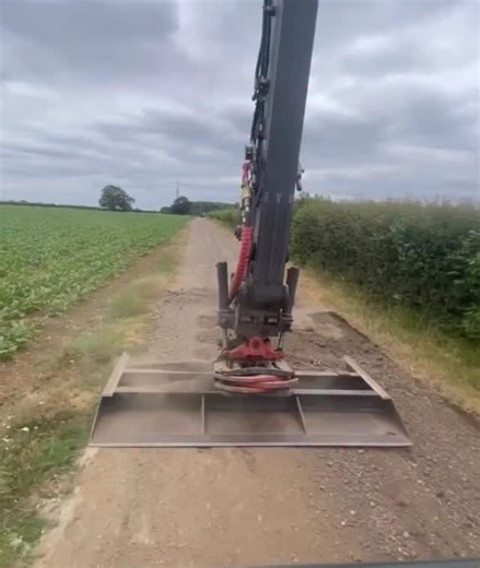 Motorgrader mode on #rototilt #excavatorlife #mostlydiggers #motorgrader #excavators | Broxted Plant Hire Ltd