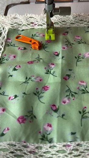 Easy way to install a zipper slider ❗️ #sewing #sewingtips