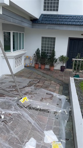 Feng shui job today at Chancery Road. This is a 3-sty cluster house with a basement entrance next to carpark lot. For landed houses the 3 most important areas to check before advising client to buy or rent: 1. Immediate external landform (pool, floor gradient and sha qi) 2. Main door sector must comply with Period 9. 3. Kitchen and bedrooms (mainly stove position and where to put the bed so that it can comply with internal landform and flying stars.) | Master Jo Ching