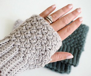 One Hour Elizabeth Stitch Fingerless Gloves [Free Pattern] - Knit And Crochet Daily