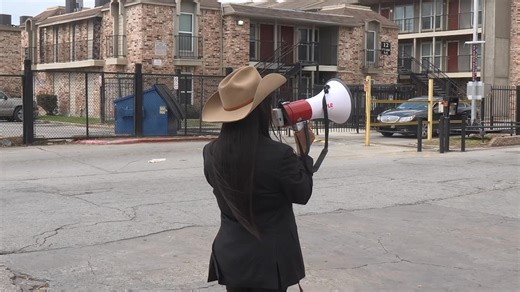 Despite being trespassed from Haverstock Hills, Dr. Matthews held a press briefing outside the property on Aldine Bender earlier today, after new complaints were made by residents. Some of these complaints include rats, roaches, and mold, among other things. She said the trespass will not stop her advocacy efforts and that she will continue working with residents and Harris County to address concerns at the complex. | Houston Stringer