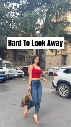 Effortless Elegance: Red Top & Tailored Denim Street Style #OOTD #WomenFashion #MiranModa