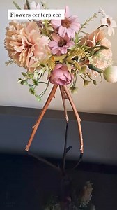 Diy easy flowers centerpiece 🌸🌱 #flowercenterpiece #craftsticks #bamboosticks #diyideas #handmade #handmadecrafts #craft #crafts #diy #diyprojects #diyhomedecor #diyideas #diyhome #diycrafts #home #homedecor #homedecoration #craftyamiras | C R a F T Y