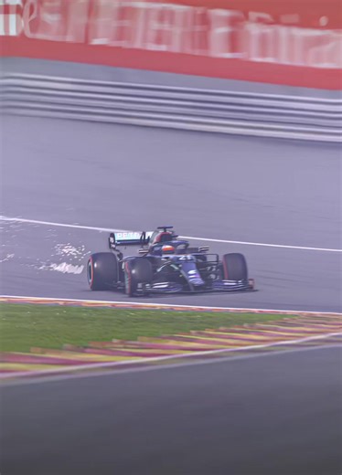 F1 2020 Gaming Experience ft. Lewis Hamilton