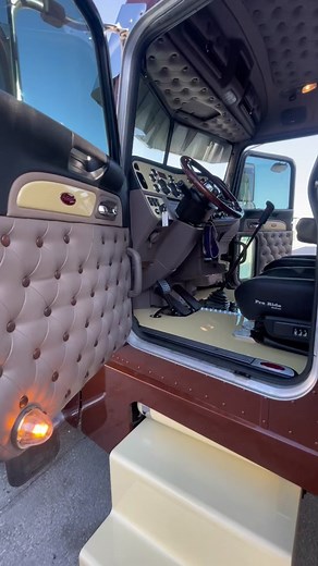 Peterbilt 389 custom interior