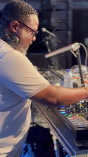 17K views · 305 reactions | Call for Female DJs ✨ We’re looking for a female DJ experience in Semba & Kizomba to join the 4th Edition of the Tribute to Three Generations.   How to apply: • Send a mix of 1-minute video of you playing. • Videos will be shared on our official pages. • The audience will vote to select the DJ. Submissions: October 1–10, 2025 Send your video via WhatsApp: +351 926039 074 | Angolan Dances | Facebook