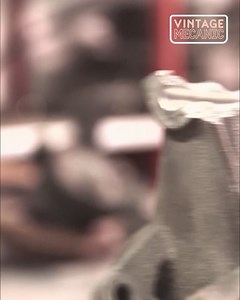 Reconstitution miniature de l'accident de la Ferrari ⚠️ François comprend mieux l'ampleur des dégats 👉 Retrouvez l’épisode complet sur la chaîne YouTube de Vintage Mecanic ! https://youtu.be/xJXMPKqY1xk | Vintage Mecanic