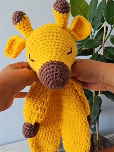Perfect for baby showers: This flat giraffe rag doll is designed for little hands to hold and cuddle. Get the pattern from the shop! Who are you giving it to? Comment below! #crochetgifts #crochetforbaby #craftinghappiness