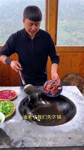 This stir-fried cured sausage is not dry or tough, it's really delicious.