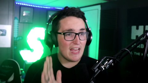 Hacker Flies Ender Dragon Then Destroys a Server