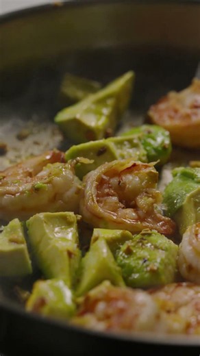【味付けはタバスコだけ】エビとアボカドのガーリックシュリンプ #食べる #料理 #簡単レシピ