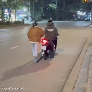 2.4M views · 10K reactions | Mấy ai bình thường khi yêu. - Cre: Trần Mạnh Hà. | Radio Music | Facebook