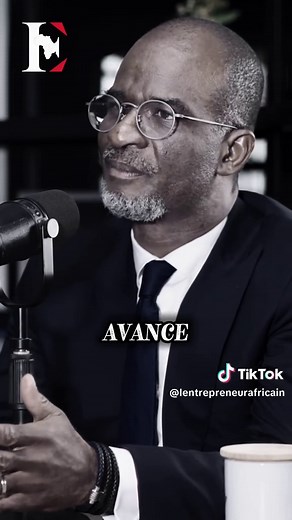 Dans cet extrait, Stanislas Zézé explique le vrai sens du “bon sens” à travers une image simple : un taxi bloqué derrière un camion sur une route à deux voies. Le passager est pressé. Sur l’autre voie, les voitures avancent plus vite. Le bon sens ne consiste pas à klaxonner, se plaindre ou enfreindre la loi. Le bon sens, c’est changer de voie intelligemment… sans dépasser la limite autorisée. Un principe simple, mais puissant. En business comme dans la vie, il ne s’agit pas d’aller plus vite que