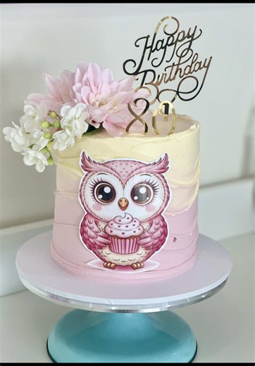 Celebrating 80 sweet years with this adorable owl birthday cake! 🦉🎂 Soft pink tones, delicate florals, and a cute cupcake-loving owl make this milestone extra special. Every detail was made to bring a little joy and sweetness to the celebration. 💗✨ #80thBirthday #BirthdayCake #OwlCake #MilestoneBirthday #PrettyInPink
