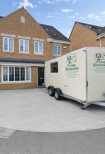 People spend thousands planning their dream kitchen… but nobody plans for the weeks without one 👀 Our fully equipped kitchenette trailer is delivered straight to your driveway while your renovation is underway. Because life doesn’t stop during a kitchen refit 🍽️✨ #kitchenrenovation #home renovation #kitchenremodel #renovation #homerenovation