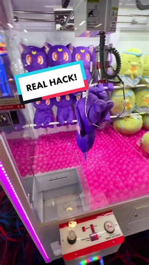 A real hack that helps you win! #clawmachine #winning #arcadegames #arcadehacks #clawcraziness #clawcrazy #onlinearcade #gaming #keymaster #coinpusher #fyp