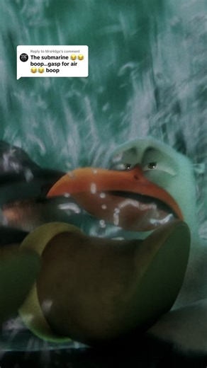 Replying to @MrsHdgs You mean this submarine? 🤣 (and other wolf formations that absolutely cracked me up in #Storks)