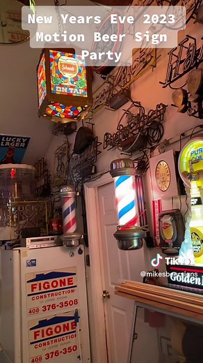 New Year’s Eve 2023 Beer Sign Party. #vintagemotionbeersign #motionbeersign #beersigncollection #beersigncollector #breweriana #barsigns #mancave #lightedmotionsigns #