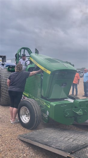 13K views · 185 reactions | Warming up the “Dairy in Deere” Limited Pro Stock Tractor!! #tractorpull #diesel #johndeere #tractorpulling #turbocharged #dieselpower #turbo #motorsport #sledpull #johndeerepower #johndeeregreen #pullingtractor | Thurston Pulling Photos | Facebook