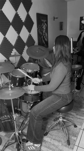 Enseñando a mi esposa a tocar batería norteña 3/4