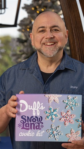 Great Wolf Lodge has teamed up with celebrity chef Duff Goldman on a custom cookie-decorating kit for guests. We talked to Goldman about new collab. | Naples Daily News | Facebook