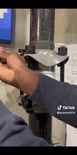 Dresser coupling installation on black steel pipe for gas #plumber #plumbing #foryoupage #diy #howto