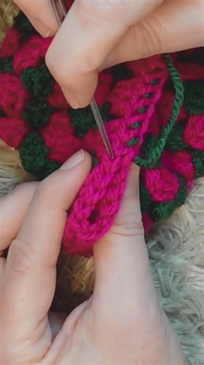Granny Sew crochet granny square @sewcrochet #beginners