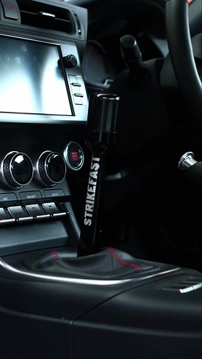 Precision shifting has never looked so good! The @strikefastshifters CNC milled aluminium short shifter reduces throw by 55%, retains OEM shift boots with no cutting required, built in reverse lockout for improved aesthetic and features delrin bushes to remove any rattles. Perfect modification for those weekend warriors! Availability for 350Z/GR86/FRS and 370Z! #gktech #z33 #350z #g35 #frs #brz #drift