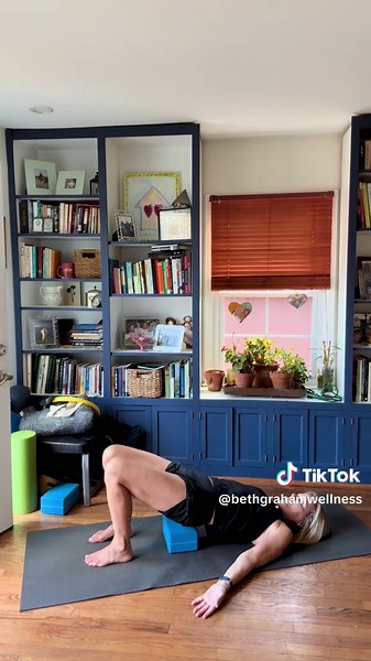 A supine sequence for legs, hips and core in this Yoga Pilates fusion. www.BethGrahamWellness.com #pilates #yoga #63yearsyoung #yogateacher #floorwork