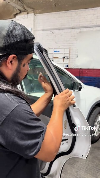 Windshield Replacement Service in Chicago - EZ AUTO GLASS
